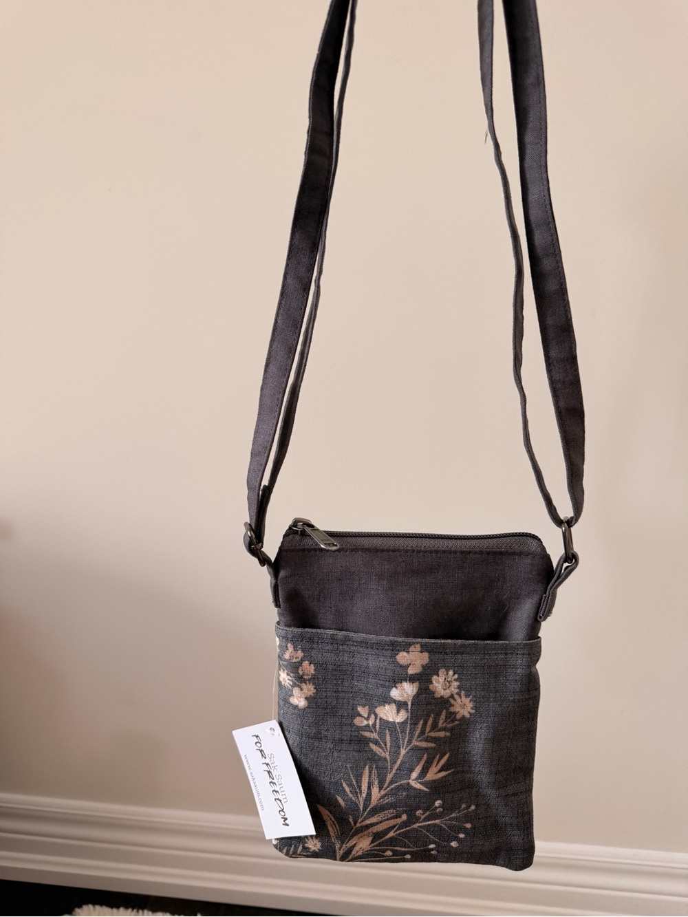 Sak Saum Veesal Floral Accent Bag